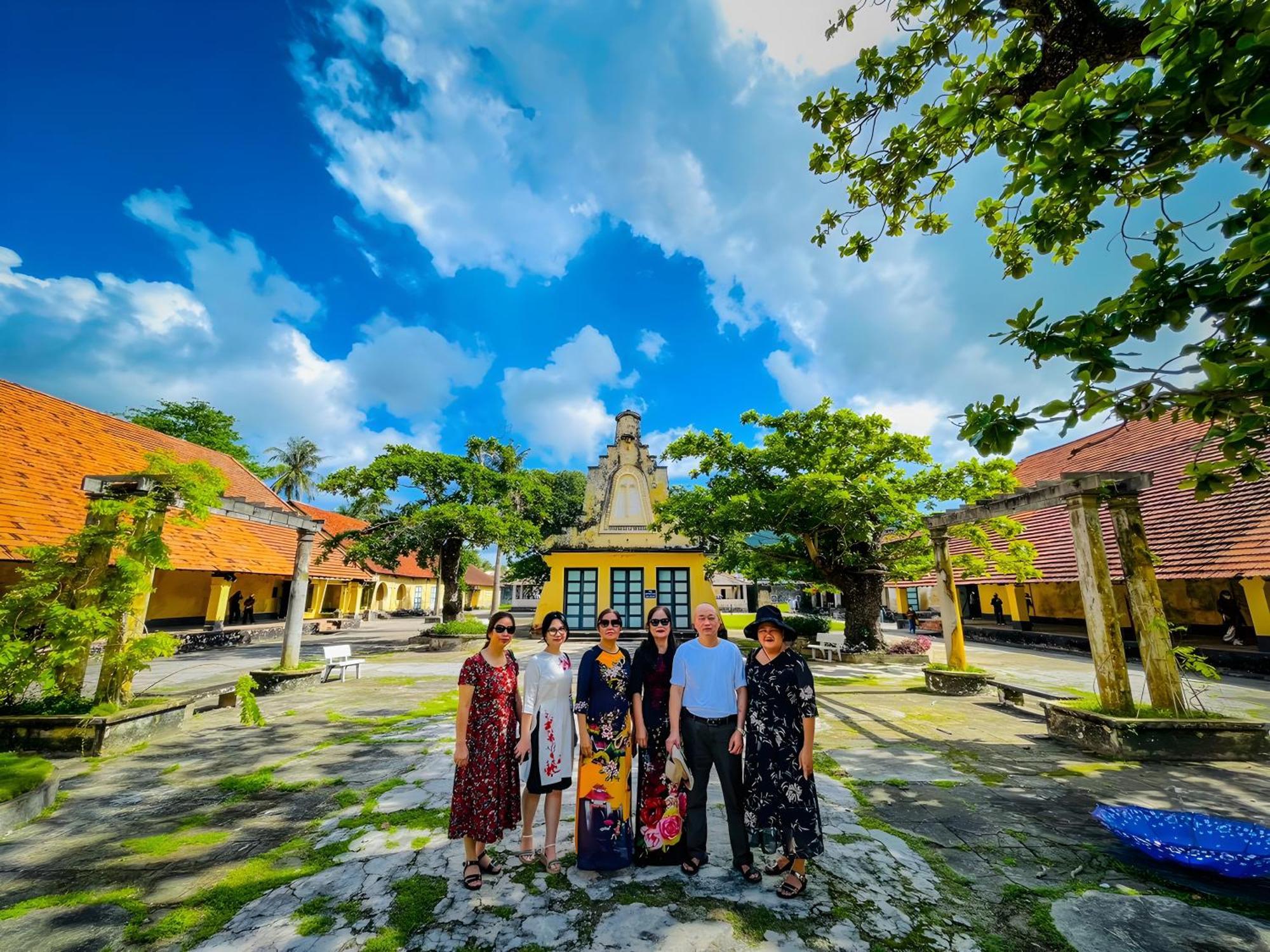 Duy Canh Homestay Chi Khu Co Ong Exteriör bild