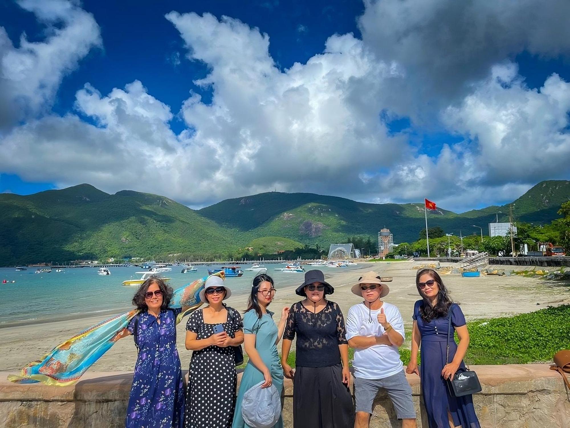 Duy Canh Homestay Chi Khu Co Ong Exteriör bild