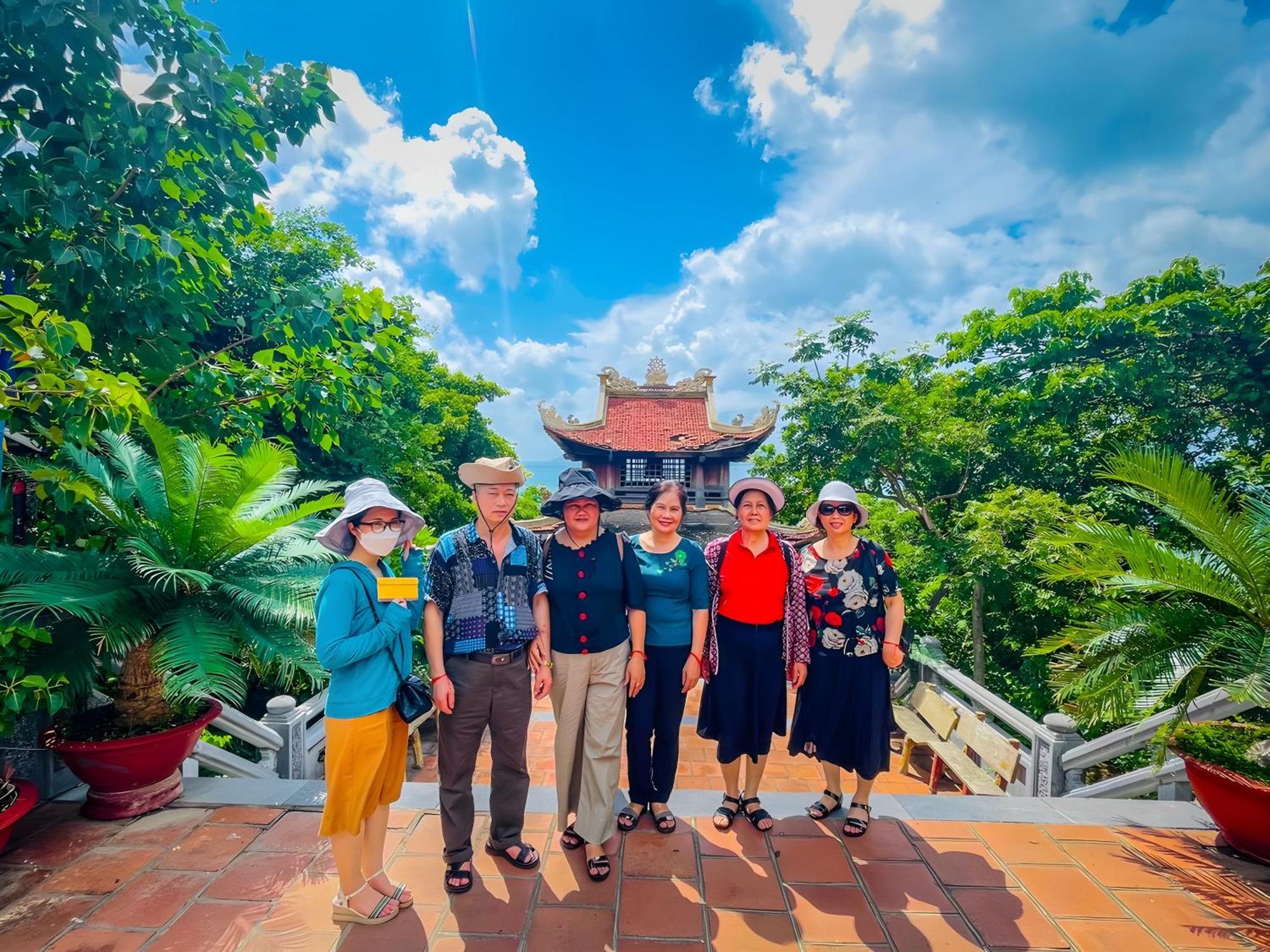 Duy Canh Homestay Chi Khu Co Ong Exteriör bild