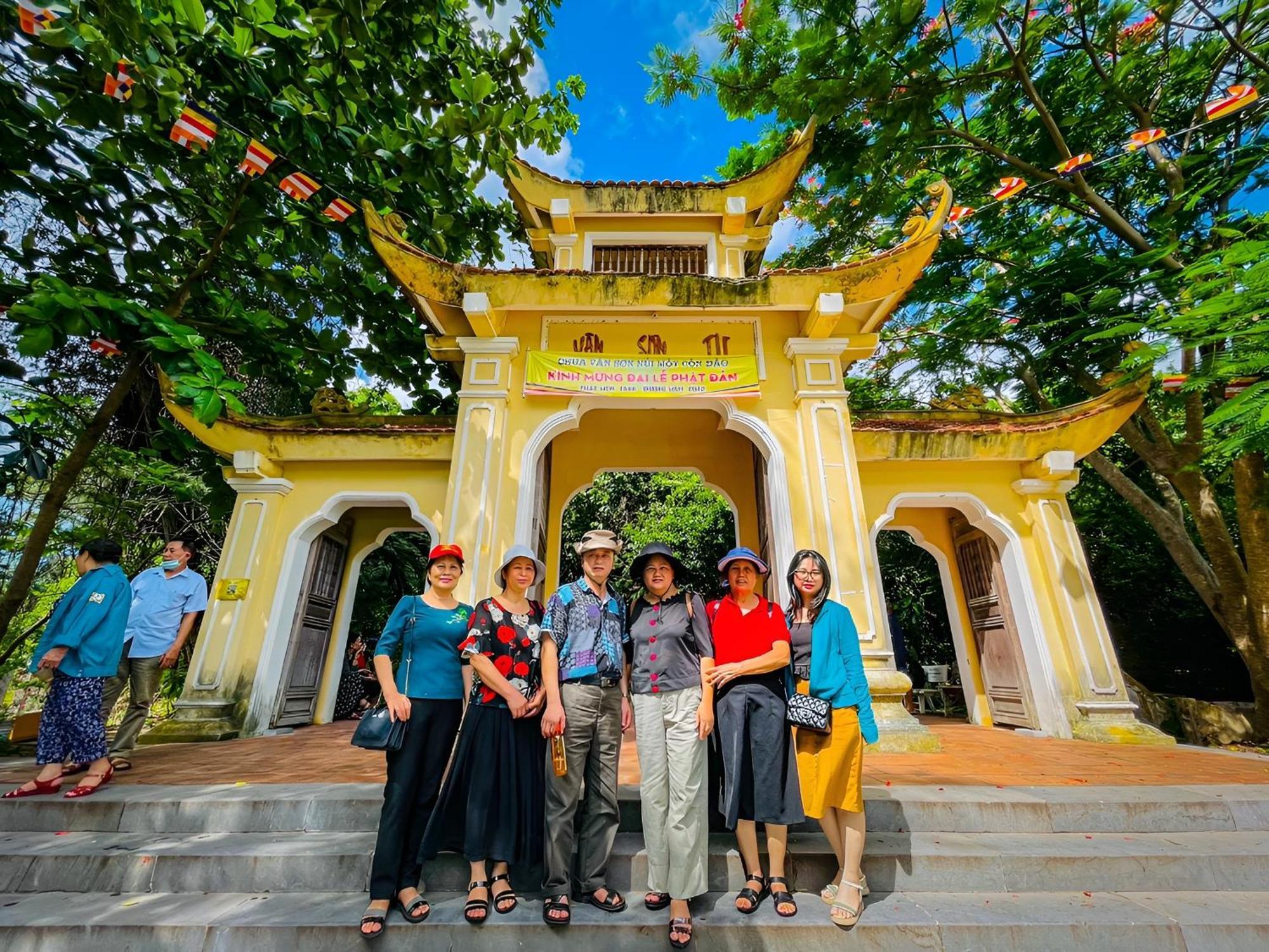 Duy Canh Homestay Chi Khu Co Ong Exteriör bild